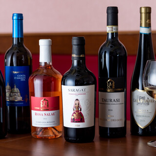 A wide selection of Italian wines ◎Grappa and lemoncello also available