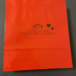 ガトーフェスタ ハラダ - バレンタインバージョンの紙袋もかわいい