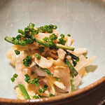 新ばし 星野 - トラフグの身をカワハギの肝、白菜の芯で和え