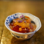 さんま黒焦げ食堂 - 鯛、卵黄ソース、うにの小丼