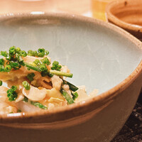 新ばし 星野 - トラフグの身をカワハギの肝、白菜の芯で和え