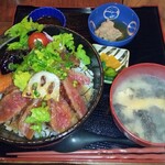 Shima ya - 和牛ステーキ丼季節の野菜添え（大盛）