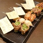 炭火焼鳥と博多名物野菜巻串 焼きんしゃい - 