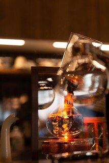 h Cafe Garage Bento - サイフォンですっきりとした香り高い珈琲と紅茶を淹れます