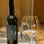 温石 - 静岡県焼津市 酒友＋磯自慢酒造
      〝cha-kaiseki onjaku〟純米大吟醸
      温石さんと磯自慢酒造さんがコラボされた日本酒。
      同じ焼津市のお店がタッグを組んだお酒、ワイングラスでいただきます。