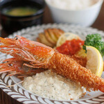 Fried shrimp with tartar sauce