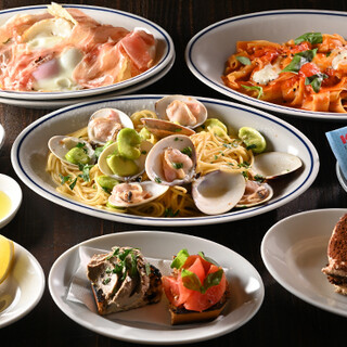 ピンチョスからメインまで豊富なアラカルトや豪華なセットも