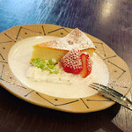 DiningBar Rocca - 自家製ベイクドチーズケーキ！食後のデザートにいかがですか？（450円）