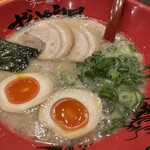 ラー麺 ずんどう屋 - 味玉らーめん半チャーハンセット¥1,220