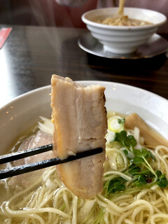 Ramen Kengou - 分厚いチャーシューなんです