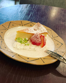 DiningBar Rocca - 自家製ベイクドチーズケーキ！食後のデザートにいかがですか？（450円）