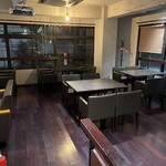 DiningBar Rocca - 2階メインのフロア！広々とした空間とソファー椅子！思わず時間を忘れます。