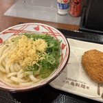丸亀製麺 - 　　小うどん280円　　　　コロッケ120円