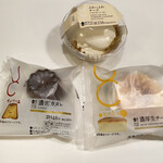 LAWSON - 料理写真:ふわっふわチーズ(ベリーベリーソース)  濃厚カヌレ　濃厚生チーズケーキ