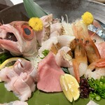 のどぐろ専門 銀座 中俣 - [お造り］鮮魚盛合せ：のどぐろ(厚切り刺身、炙り刺身、薄造り)、鮪、牡丹海老、〆鯖