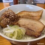 東座 - 炙りチャーシュー丼