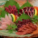 やきとり大将 - 料理写真:みやざき地頭鶏の鶏刺し各種。大人気の一品です。