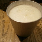 金属のタンブラーで飲むそうです