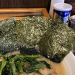 らーめん 峰 - 海苔増しは7枚110円だけどハーフサイズ。