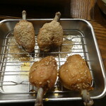 トリ屋のトリはキチンとチキン 南船場店 - 金の手羽唐揚げ