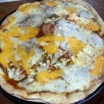 山乃家 - 山乃家特製カレーのピザ