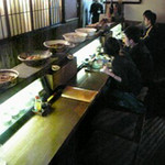 琉球沖縄料理とチャンプルー 花々 - 暗めのカウンターでカップルやお一人様はしっぽりと？