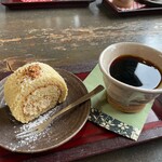 蕎麦処 みかわ - 甘味セット (そば粉のロールケーキ)
