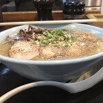 196425460 - ラーメン、横から。