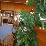 くいものや ラ・ネージュ - 窓側BOX席からカウンター、厨房方向(R1.8.29撮影)