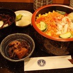 Yogorou Zushi - 本日のサービスランチ（北海丼ブリ：カニ・焼鮭・イクラ）\800