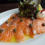 ビーボ デイリースタンド - 「ノルウェーサーモンのマリネ」：ノルウェーサーモンは、
      ツルンと滑るように口に馴染み、
      ハリの有る食感！
      