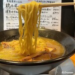 東座 - 麺はツルツルした細麺