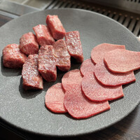 焼肉うしごろ 銀座並木通り店 - 塩ダレのタン、ハラミ、ミスジ