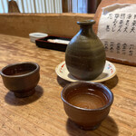 Akamadiyaasago - 〆張鶴(新潟)淡麗辛口のお蕎麦に寄り添うお酒！苦味や酸味が無くスッキリとした品の良さ。お蕎麦の香りを邪魔しません。