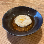 Akamadiyaasago - オーダーメイドのそば懐石の始まりは蕎麦の実の「そば雑炊」から。トロンとした出来たてのそばがきをのせて。