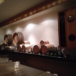 バー ケラー - 良いウイスキーが入ったミニ樽たち