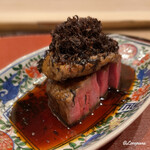 御料理 寺沢 - いわて牛のザブトンにホロホロ鳥の白レバーに黒トリュフ