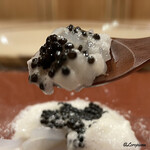 御料理 寺沢 - キャビアの塩味で味わう障泥烏賊と山芋のすりおろし