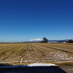 Idumiya - お店の前から見える鳥海山♪