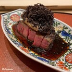 御料理 寺沢 - いわて牛のザブトンにホロホロ鳥の白レバーに黒トリュフ