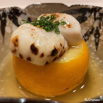 御料理 寺沢 - 白子の玉地締めの柚子釜に天然とら河豚の焼白子