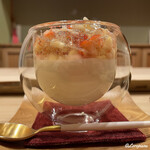 御料理 寺沢 - 苺と林檎と柑橘ジュレで覆われたブルーチーズのブラマンジェ