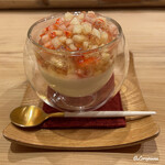 御料理 寺沢 - 苺と林檎と柑橘ジュレで覆われたブルーチーズのブラマンジェ