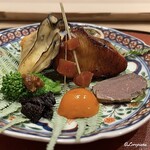 御料理 寺沢 - 毛蟹とキャビアのクリームコロッケ､牡蠣の松前焼､菜花に香茸､赤海鼠､寒鰤幽庵焼､唐墨松葉串､鹿ロースの燻製､金柑の蜜煮