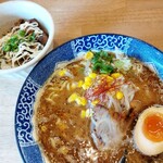 こりく - 平日限定：みそラーメン・刻み焼豚ご飯小