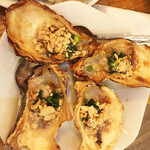 ベト スー - 殻つき牡蠣のロースト。Hàu nướng