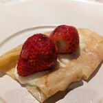 おかしやうっちー - いちごクレープ