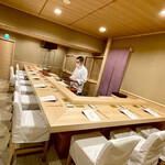 Ginza Kitagawa - 清潔感溢れるカウンター席。