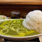 Kikuya - ほうれん草カレー　800円　+　大盛　100円