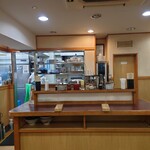 信濃追分蕎麦 初台庵 - 店内奥の立ちカウンター。